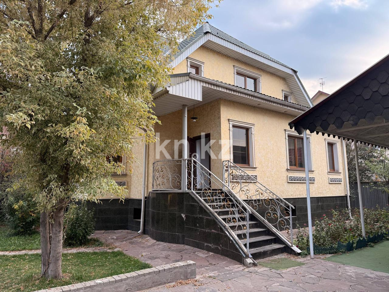 Продажа 8-комнатного дома, 355.4 м², мкр-н Мамыр-4 в Алматы