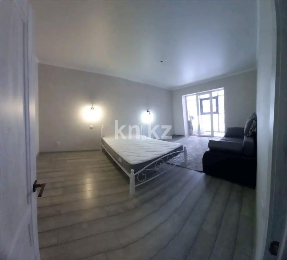 Продажа 3-комнатной квартиры, 90 м², ул. Муканова, дом  49/11 в Караганде - фото 2