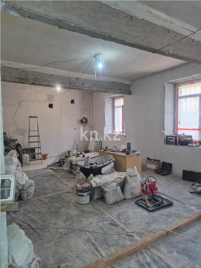 Продажа 3-комнатной квартиры, 80 м², пр. Назарбаева, дом  26 в Караганде