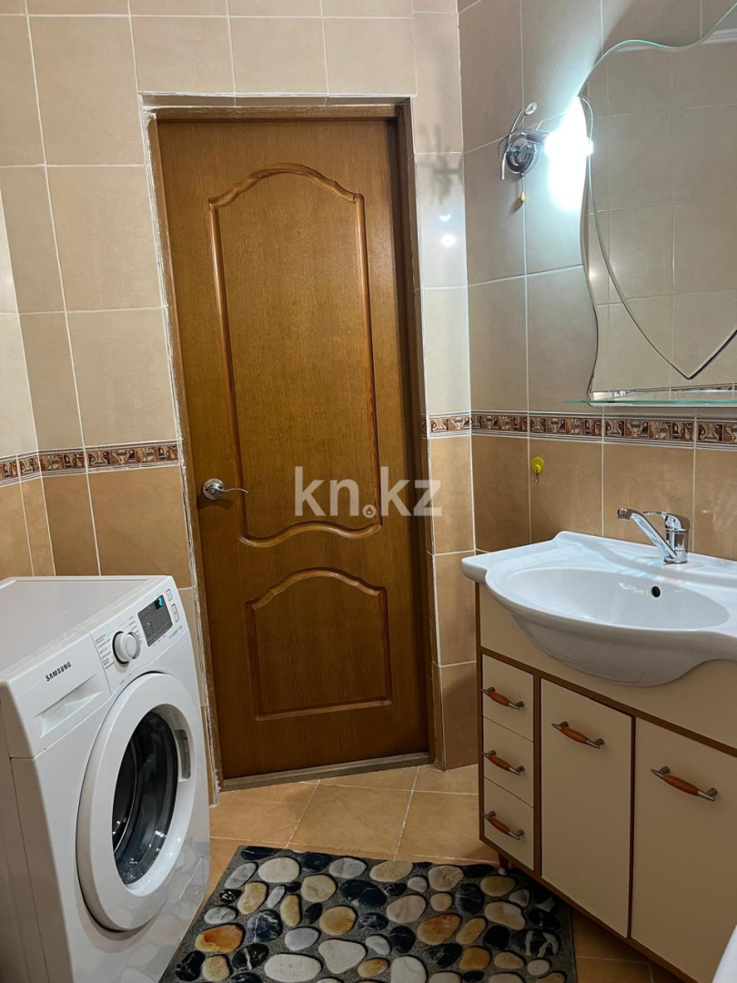 Продажа 3-комнатной квартиры, 50 м², ул. Пичугина, дом  240 в Караганде