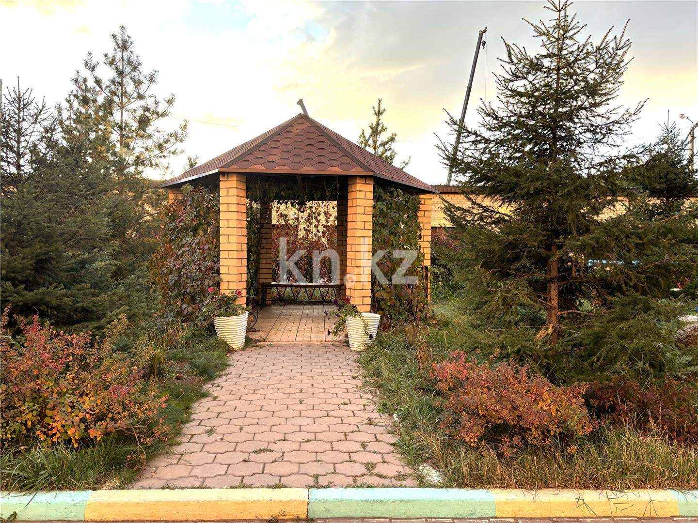 Продажа 4-комнатной квартиры, 188 м², ул. Аманжолова в Караганде - фото 27