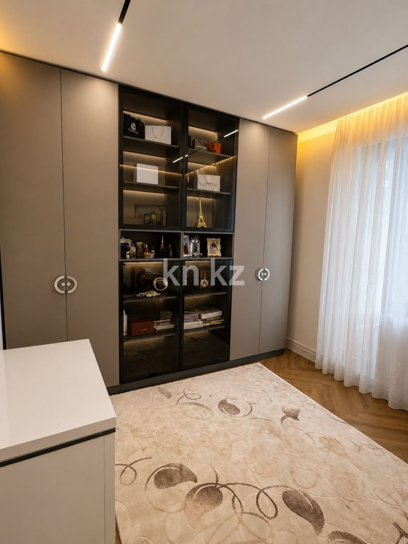Продажа 4-комнатной квартиры, 186 м² в Астане - фото 2