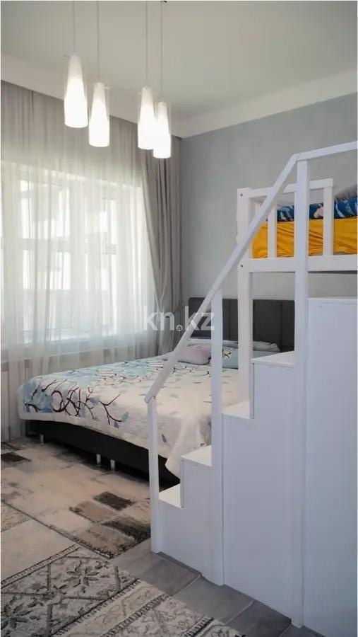 Продажа 2-комнатной квартиры, 87.8 м², пр. Кабанбай батыра, дом  13 в Астане