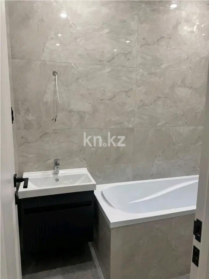 Продажа 3-комнатной квартиры, 85.6 м², ул. Бухар жырау, дом  32 в Астане - фото 4