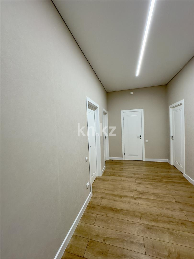 Продажа 3-комнатной квартиры, 97 м², пр. Шахтеров, дом  68 в Караганде - фото 22