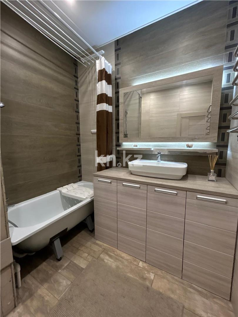 Продажа 2-комнатной квартиры, 65 м², ул. Алиханова, дом  37/4 в Караганде - фото 8