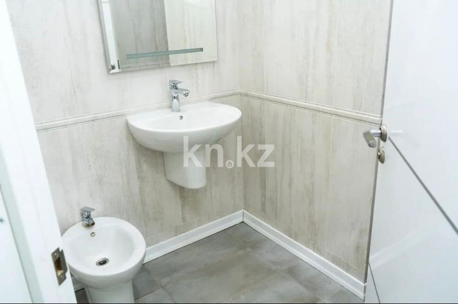 Аренда 3-комнатной квартиры, 115 м², пр. Кабанбай батыра, дом  6/3 в Астане - фото 13