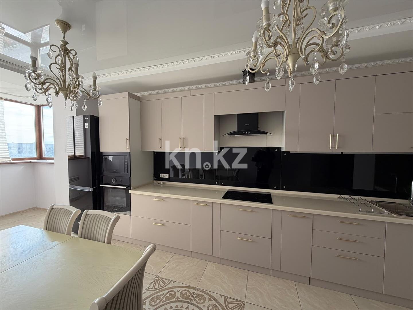 Продажа 3-комнатной квартиры, 138 м² в Караганде