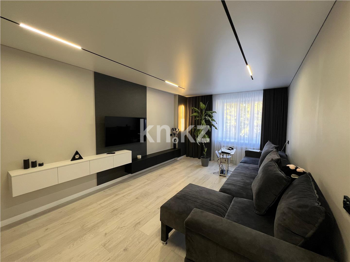 Продажа 3-комнатной квартиры, 100 м², ул. Дюсембекова в Караганде