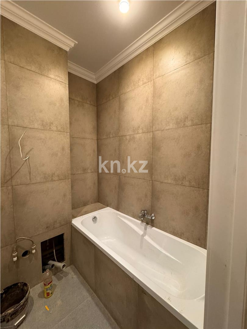 Продажа 3-комнатной квартиры, 72 м², ул. Букетова, дом  3/5 в Караганде - фото 8