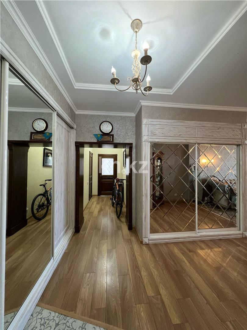 Продажа 3-комнатной квартиры, 127 м², ул. Аманжолова, дом  96/1 в Караганде - фото 17