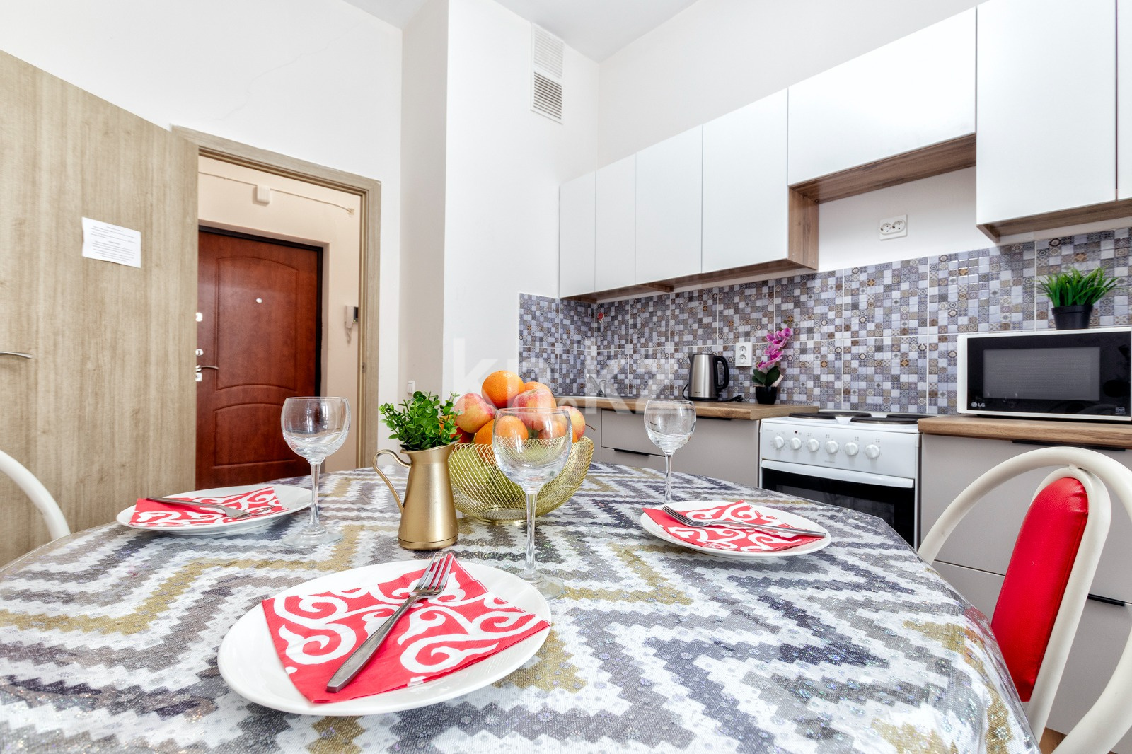 Аренда 3-комнатной квартиры посуточно, 95 м², пр. Кабанбай батыра, дом  60а/17 - ул. Гейдара Алиева в Астане - фото 9