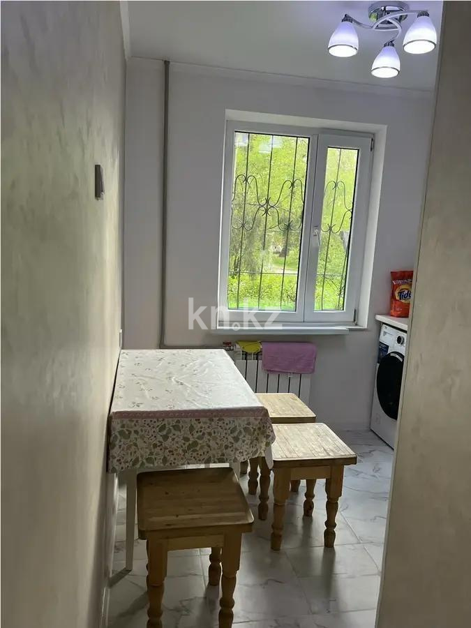 Продажа 3-комнатной квартиры, 63 м², 7 мкр., дом  35 в Алматы - фото 4