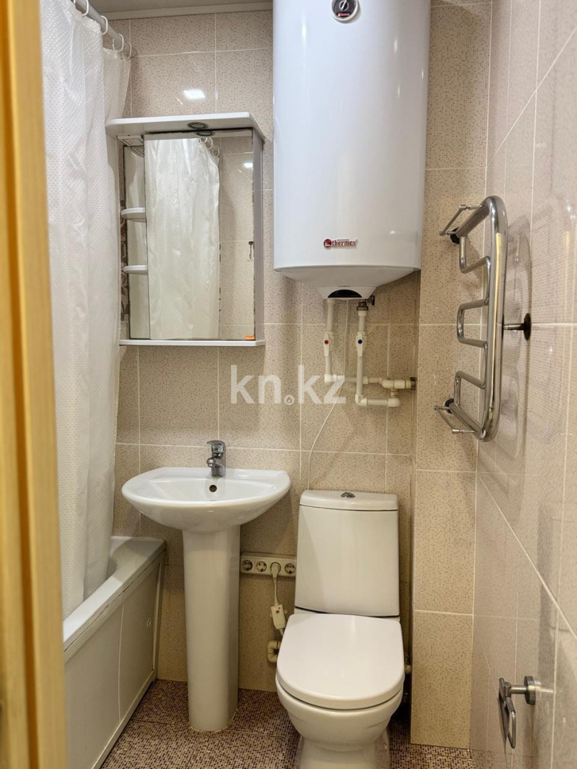 Продажа 2-комнатной квартиры, 43 м², 13-й мкр., дом  34 в Караганде - фото 9