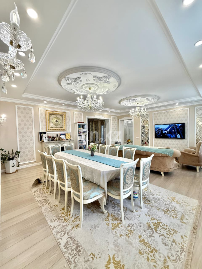 Продажа 4-комнатной квартиры, 140 м², пр. Шахтеров, дом  5/1 в Караганде