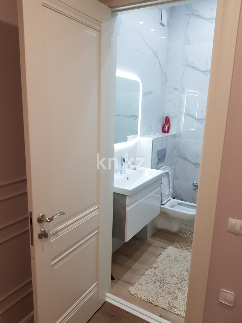 Аренда 1-комнатной квартиры посуточно, 40 м², пр. Шахтеров, дом  52б в Караганде - фото 15