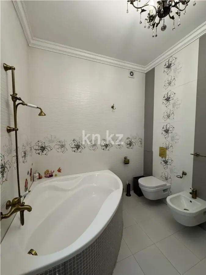 Продажа 4-комнатной квартиры, 250 м² в Астане - фото 2