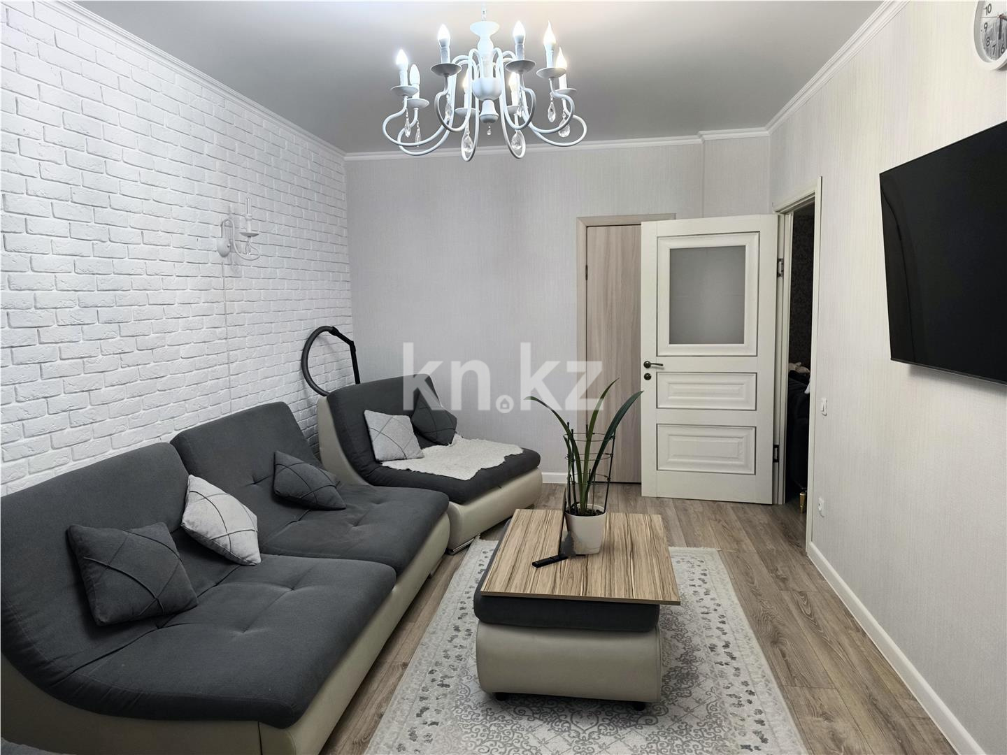Продажа 3-комнатной квартиры, 106 м², пр. Шахтеров в Караганде - фото 9