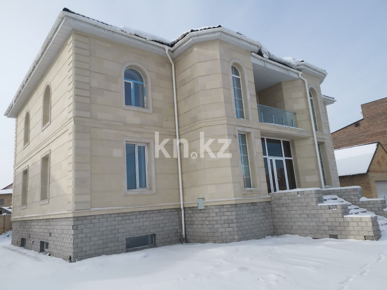 Продажа дома, 572 м², ул. Университетская, дом  42 в Караганде