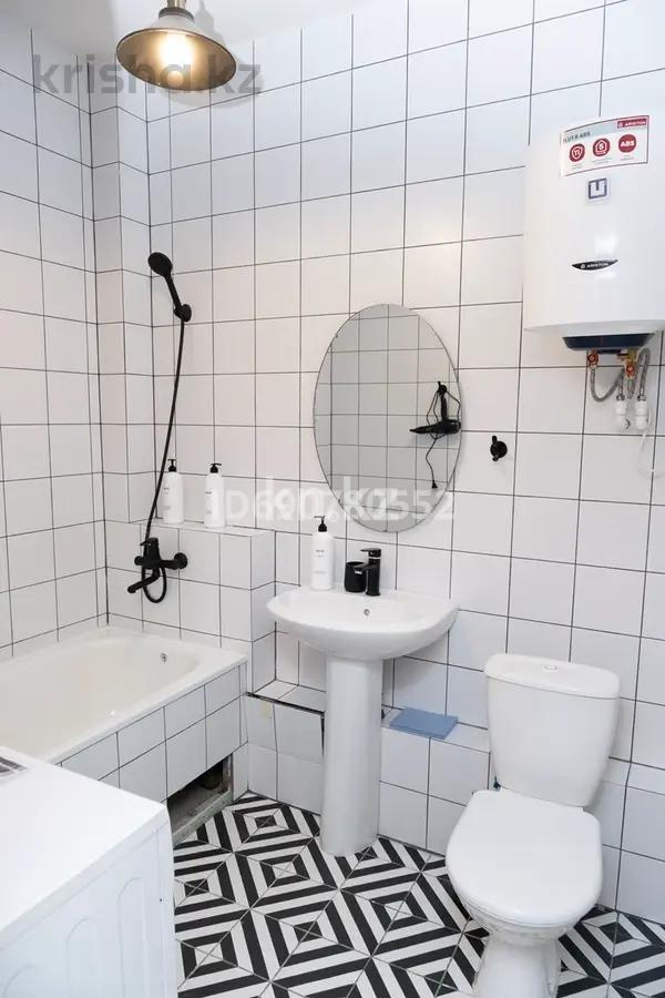 Продажа 1-комнатной квартиры, 42 м², ул. Абая, дом  7 в Караганде - фото 3