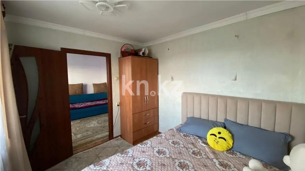 Продажа 3-комнатной квартиры, 49 м², 15 мкр., дом  2 в Караганде - фото 2