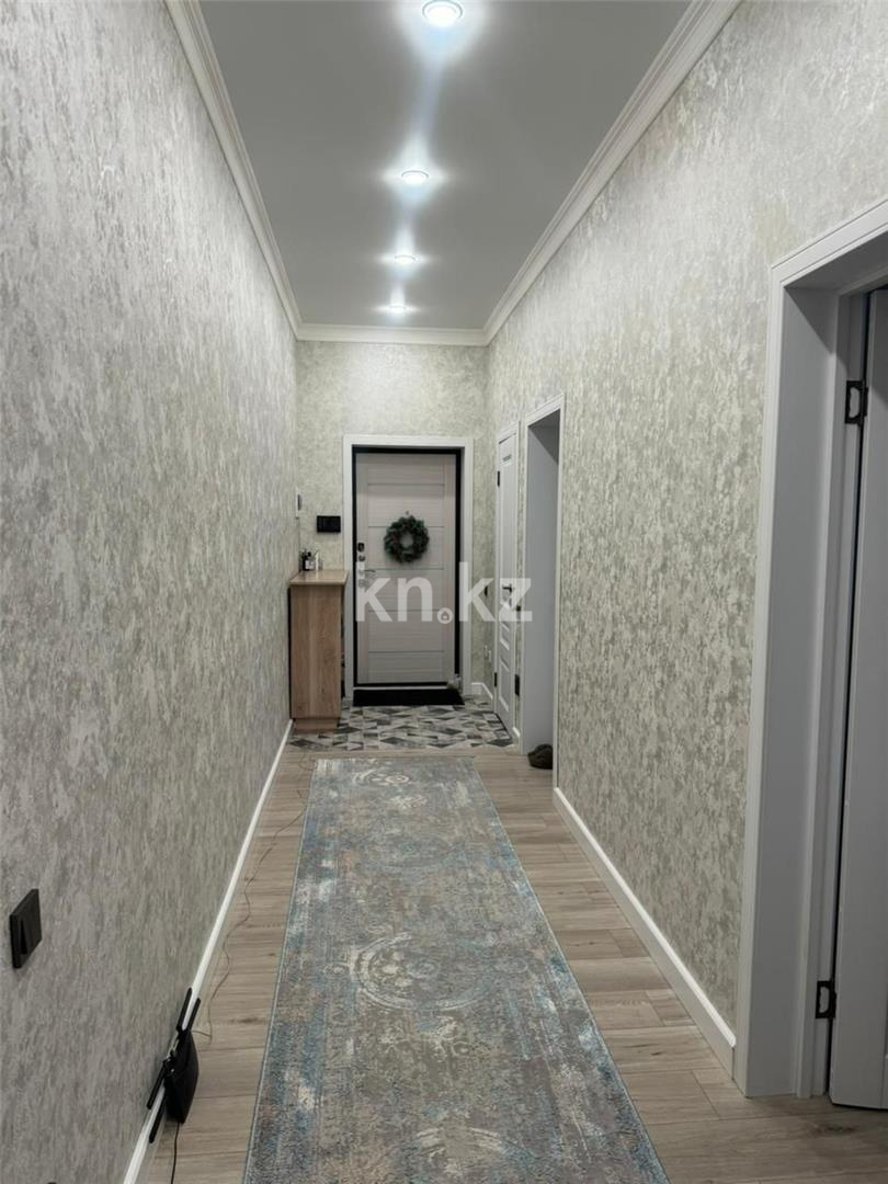 Продажа 3-комнатной квартиры, 94 м², ул. Муканова, дом  1/9 в Караганде - фото 10