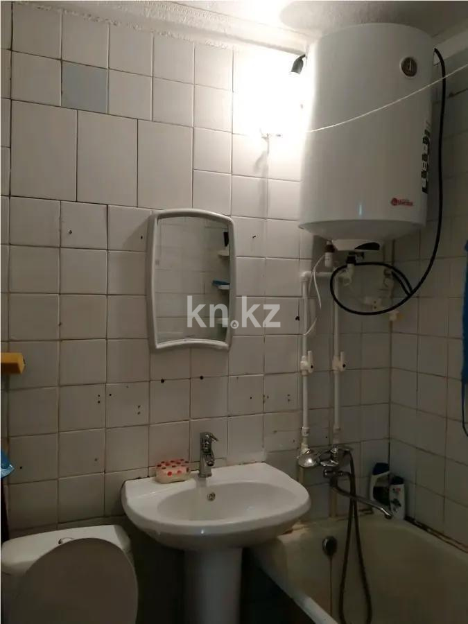 Продажа 3-комнатной квартиры, 56 м², 12 мкр., дом  12 в Караганде - фото 4