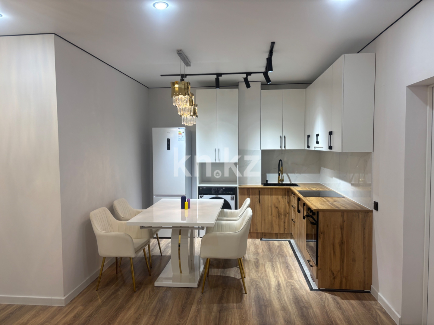 Продажа 3-комнатной квартиры, 72.4 м² в Алматы - фото 2