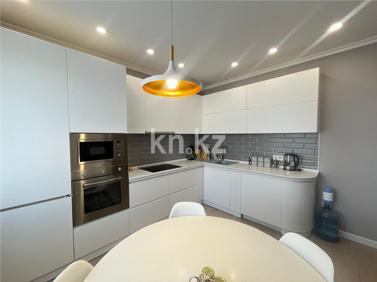 Продажа 2-комнатной квартиры, 69 м², пр. Шахтеров, дом  60 в Караганде - фото 10