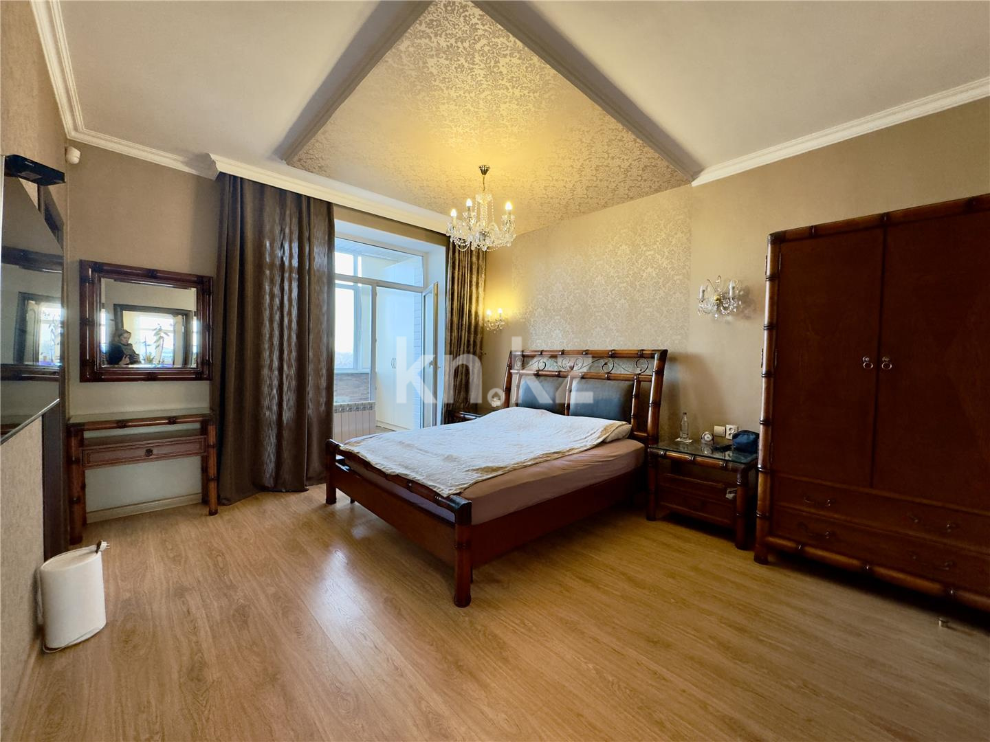 Продажа 5-комнатной квартиры, 217 м², ул. Аманжолова, дом  41 в Караганде