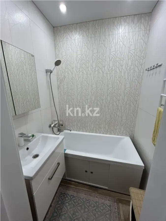 Продажа 2-комнатной квартиры, 65 м², пр. Шахтеров, дом  60 в Караганде - фото 5