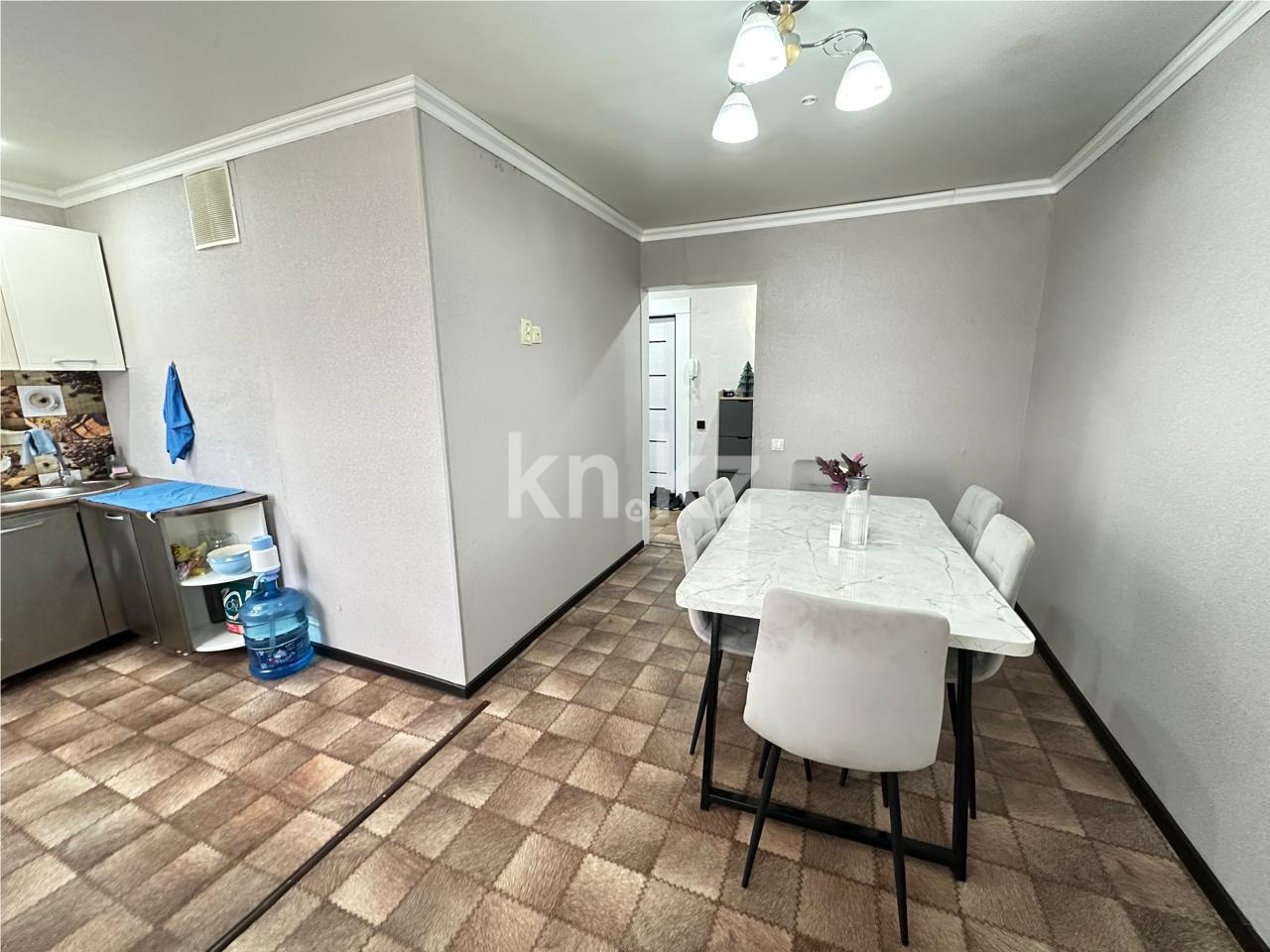 Продажа 4-комнатной квартиры, 61 м², 22 мкр. в Караганде - фото 10