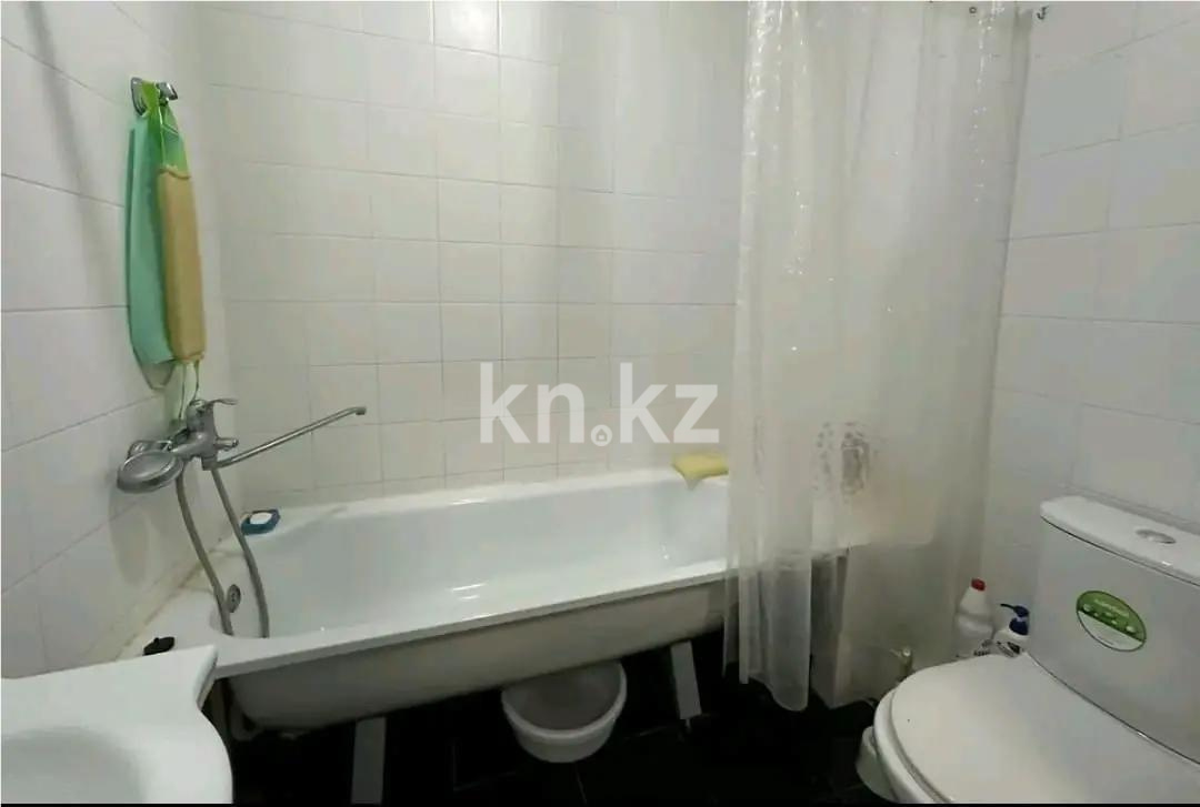 Продажа 1-комнатной квартиры, 47 м², мкр-н Аксай-4, дом  119 в Алматы - фото 3