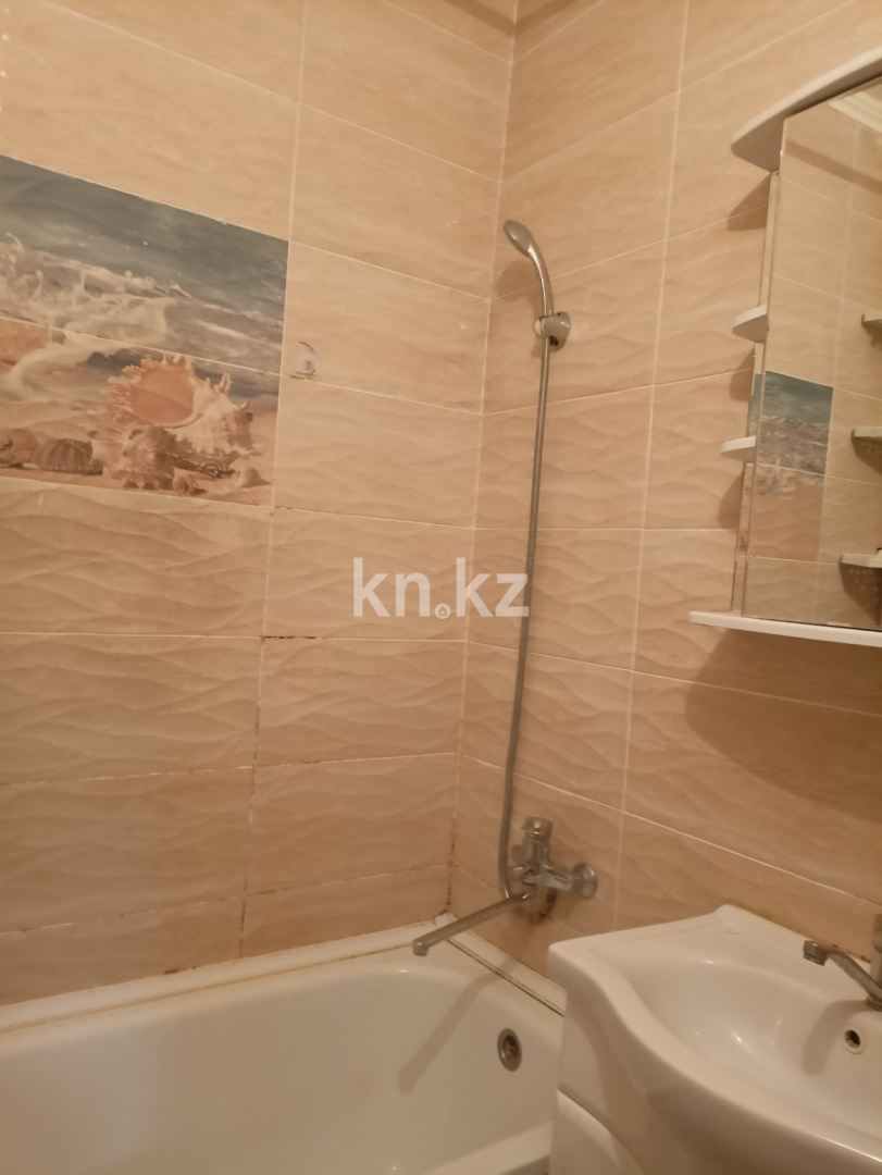 Продажа 2-комнатной квартиры, 56 м², мкр-н Аксай-4 в Алматы - фото 3