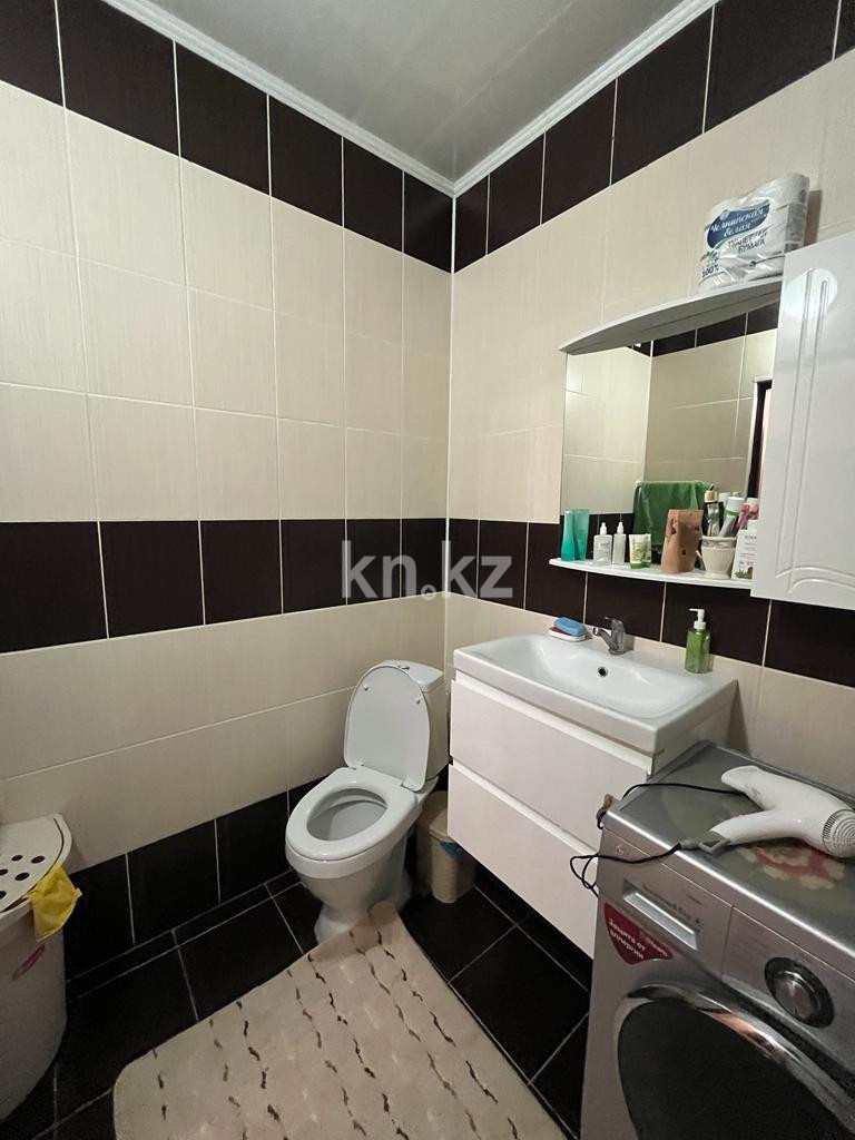 Продажа 2-комнатной квартиры, 65 м², пр. Шахтеров в Караганде - фото 10