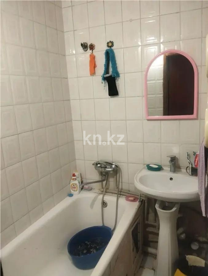 Продажа 4-комнатной квартиры, 72 м², 9 мкр., дом  24 в Алматы - фото 4