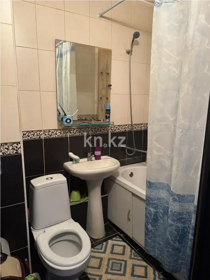 Продажа 3-комнатной квартиры, 58.2 м², 8 мкр., дом  27 в Алматы - фото 5