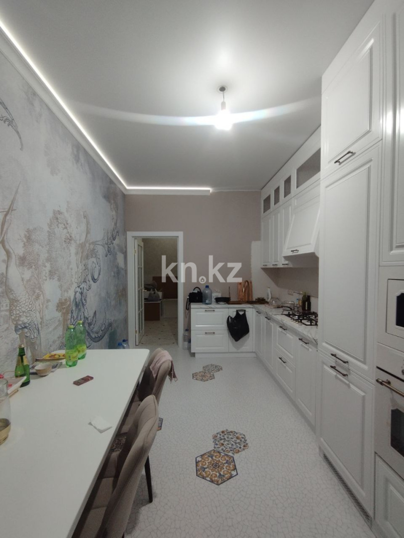 Продажа 2-комнатной квартиры, 72.3 м², ул. Алии Молдагуловой в Уральске - фото 11