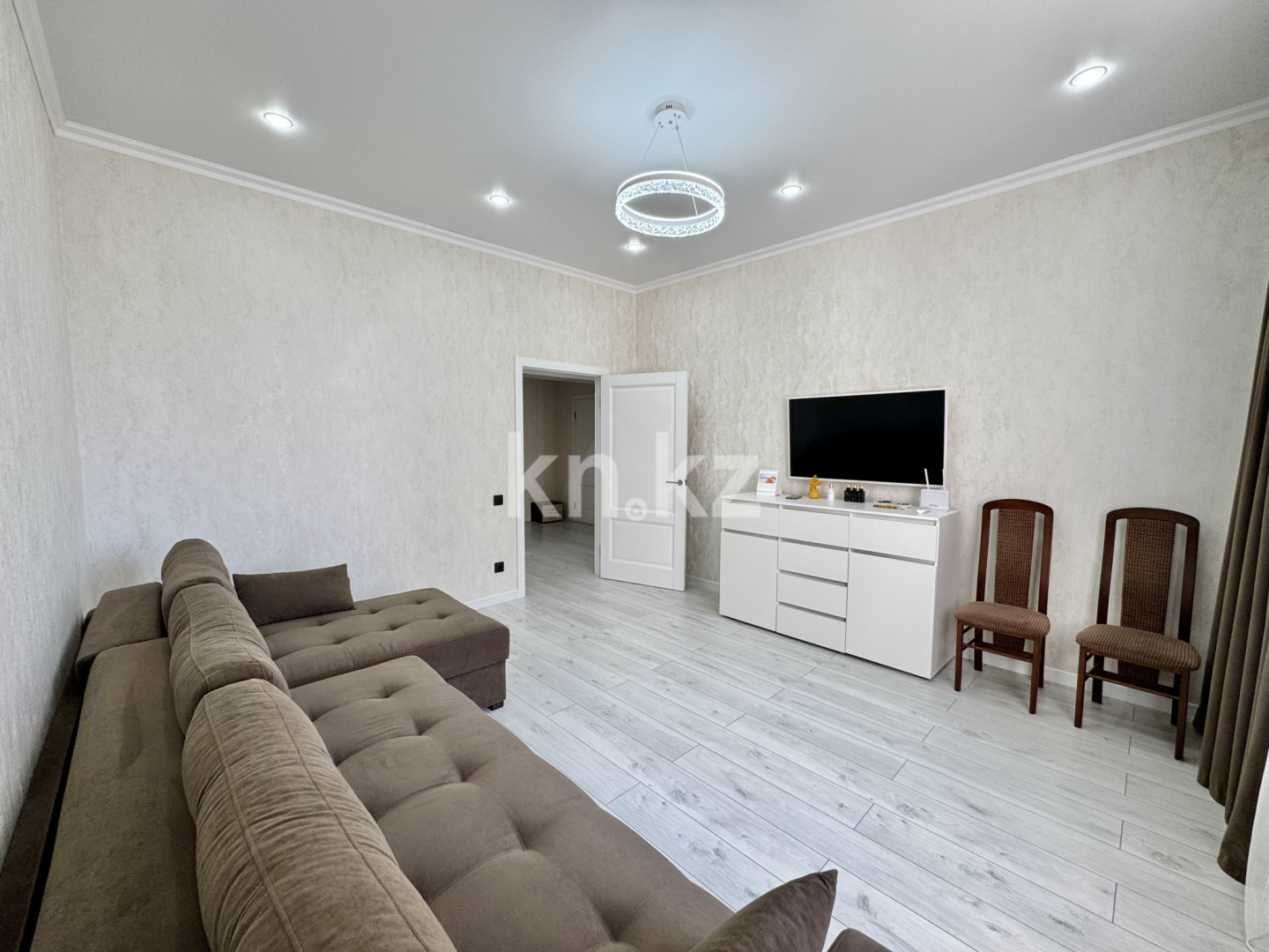 Продажа 2-комнатной квартиры, 65 м², ул. Муканова, дом  51/8 в Караганде - фото 3