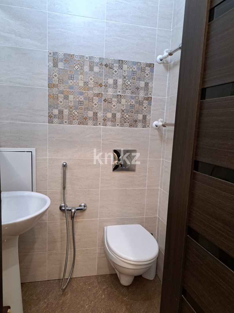 Продажа 3-комнатной квартиры, 100 м², ул. Лободы, дом  29/2 в Караганде - фото 8