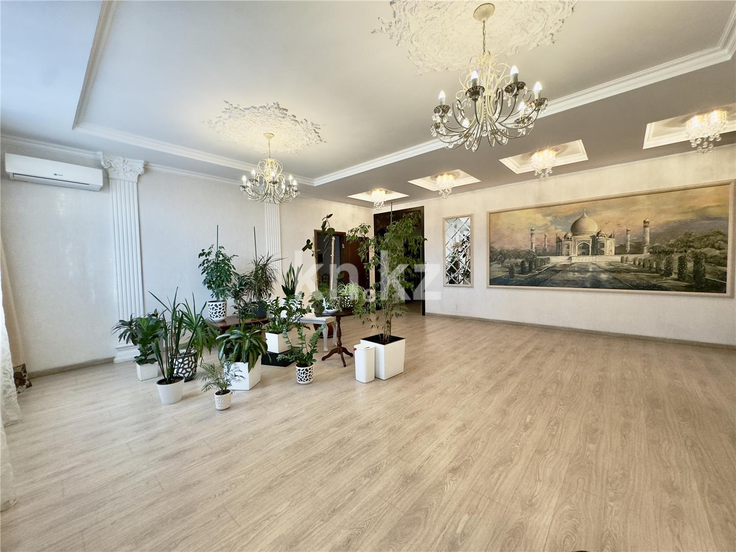 Продажа 5-комнатной квартиры, 217 м², ул. Аманжолова, дом  41 в Караганде - фото 10