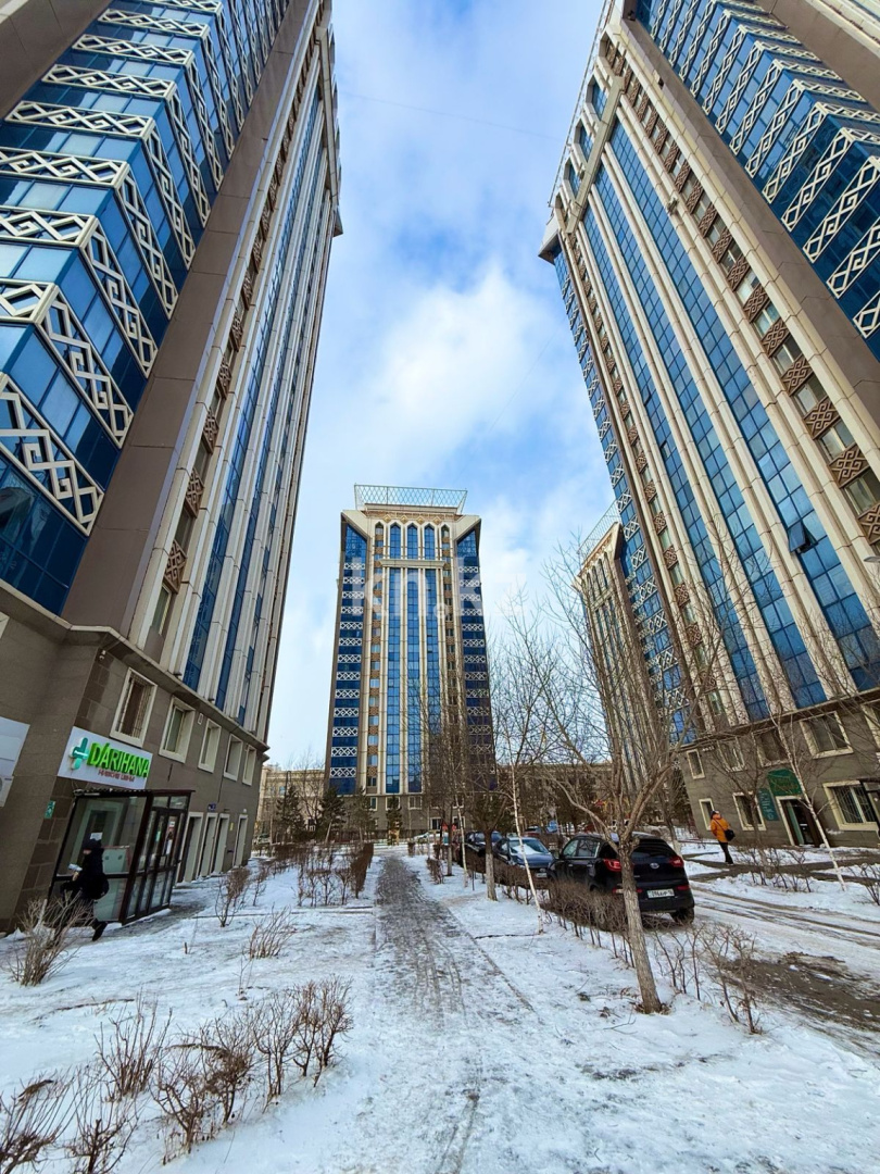 Продажа 4-комнатной квартиры, 106 м², ул. Куанышбаева, дом  9/2 в Астане - фото 3