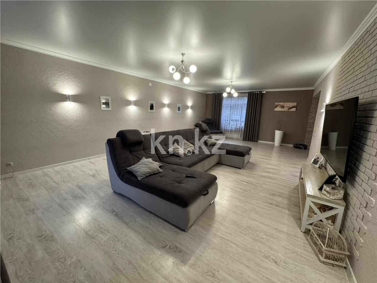 Продажа 4-комнатного дома, 367.4 м² в Караганде