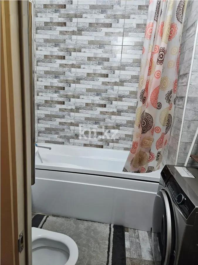 Продажа 1-комнатной квартиры, 42 м², мкр-н Аксай-4, дом  8 в Алматы - фото 3