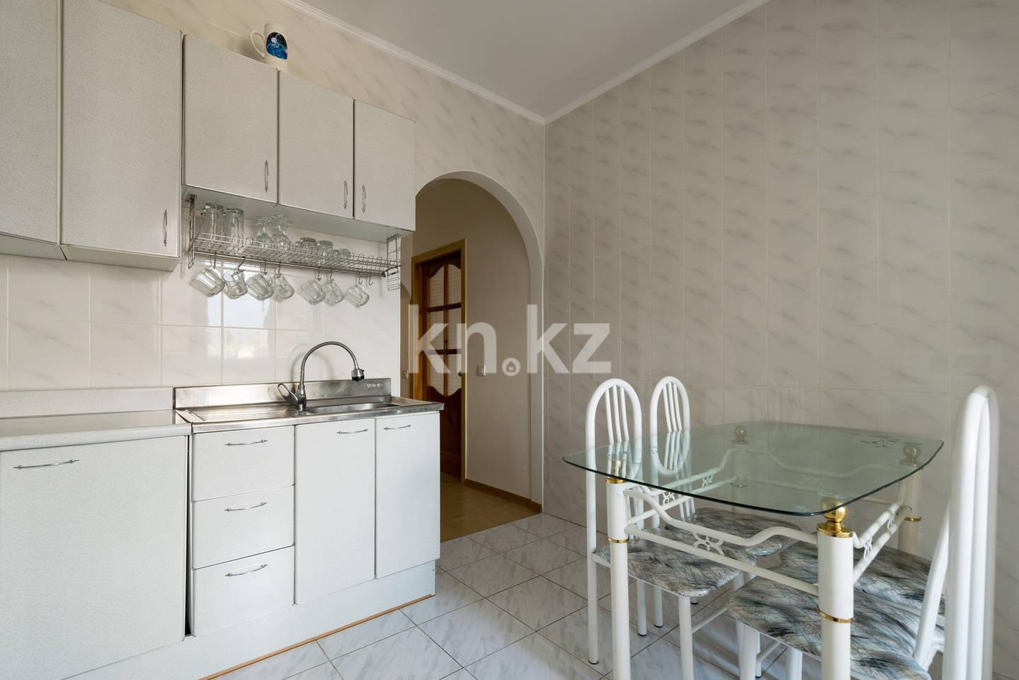 Аренда 4-комнатной квартиры посуточно, 98 м², Самал-2 мкр-н, дом  26 в Алматы - фото 11