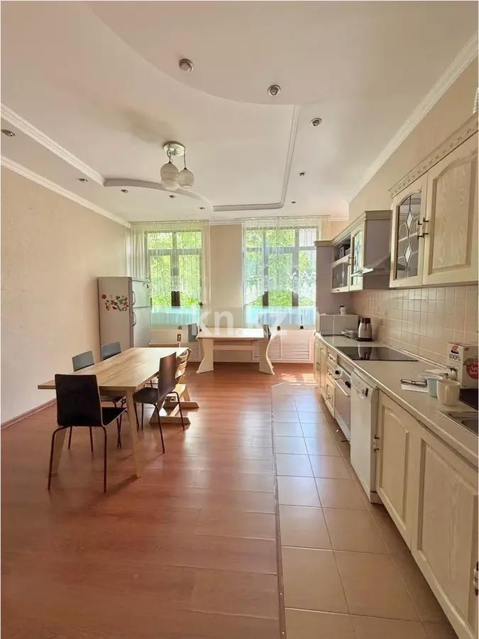 Продажа 4-комнатной квартиры, 181 м², ул. Омаровой, дом  29 в Алматы - фото 4