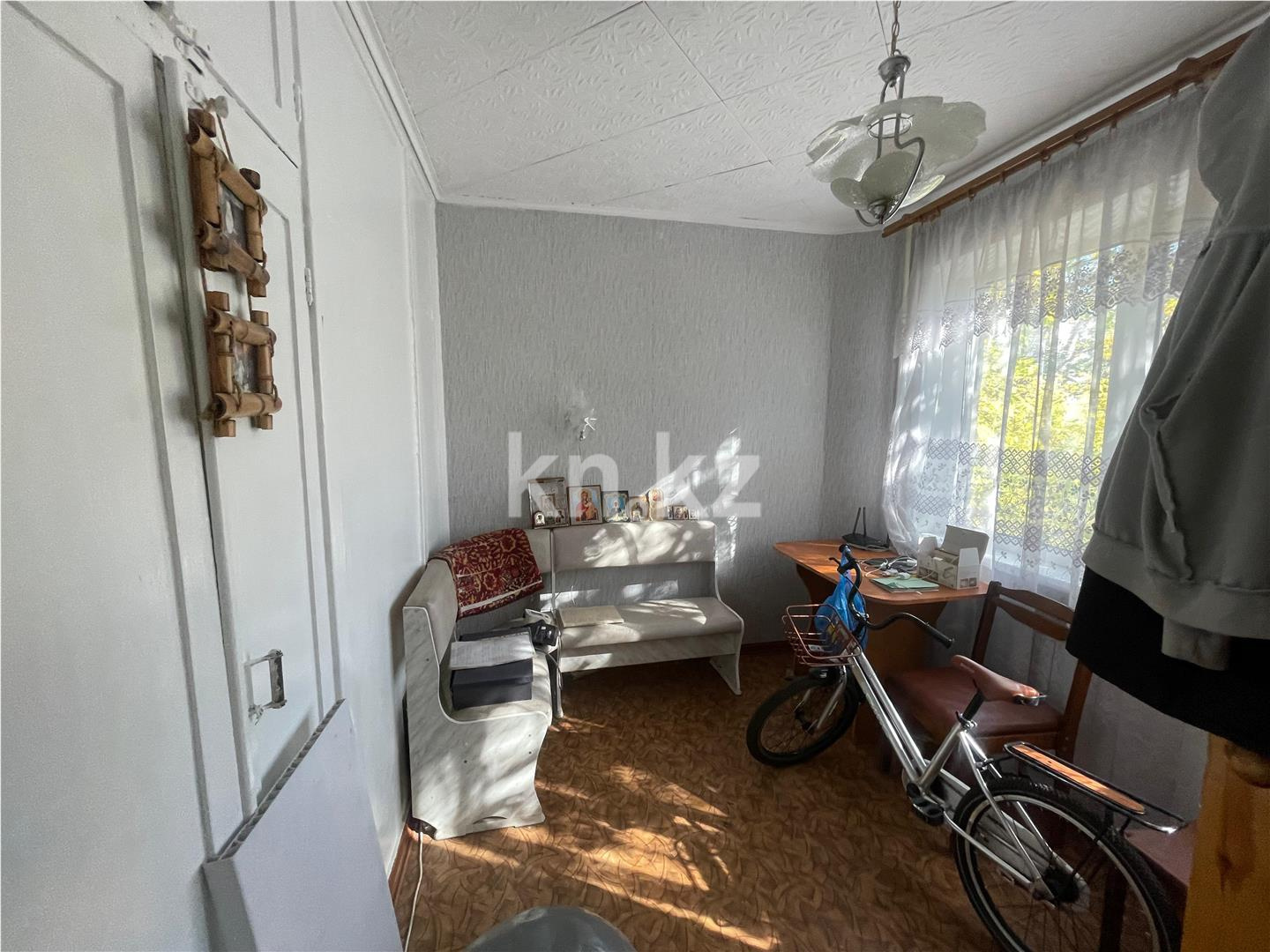 Продажа 3-комнатной квартиры, 48 м², мкр-н 15, дом  3а в Караганде - фото 3