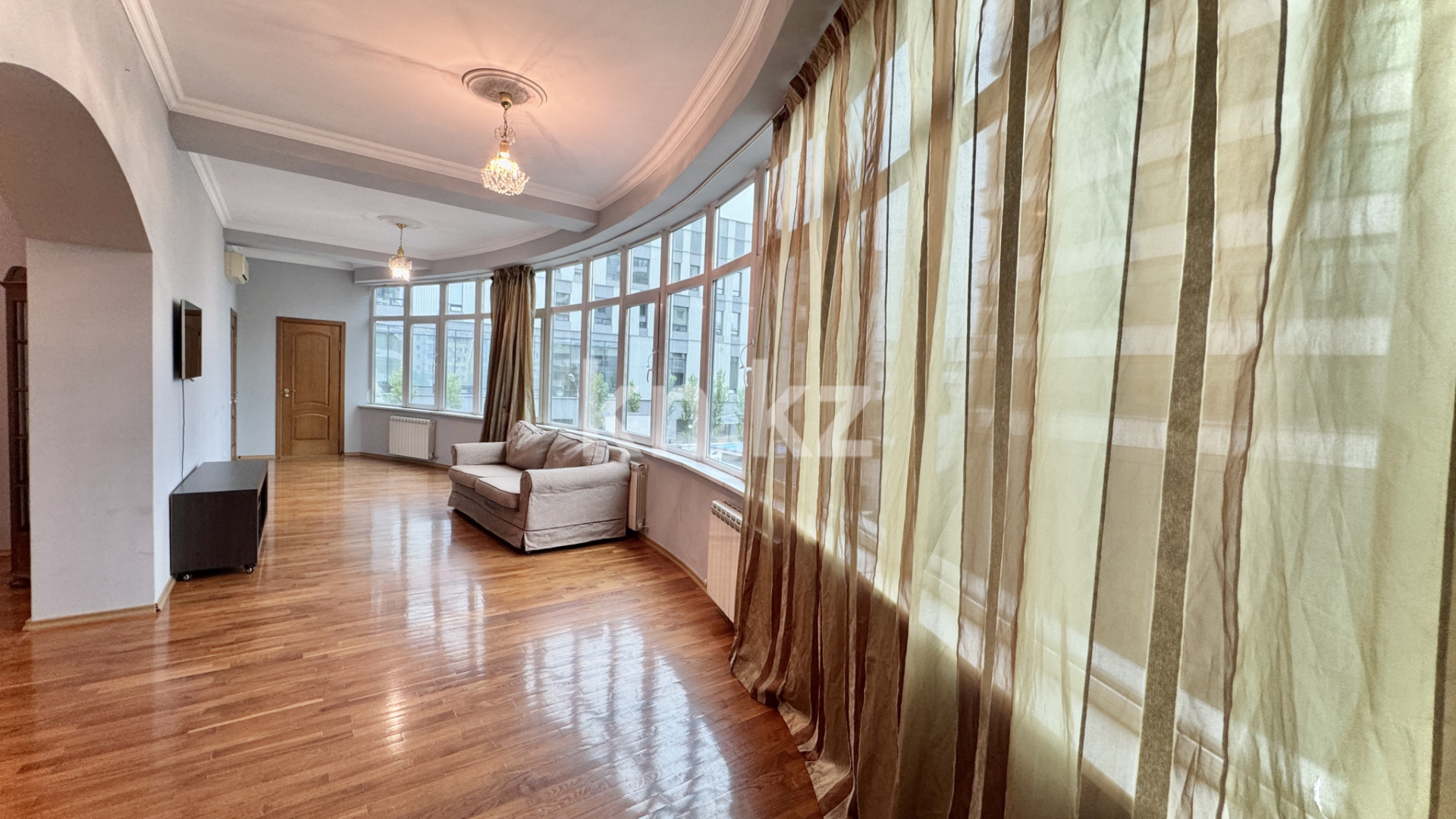 Продажа 5-комнатной квартиры, 186.4 м², мкр-н Самал-3 в Алматы - фото 9