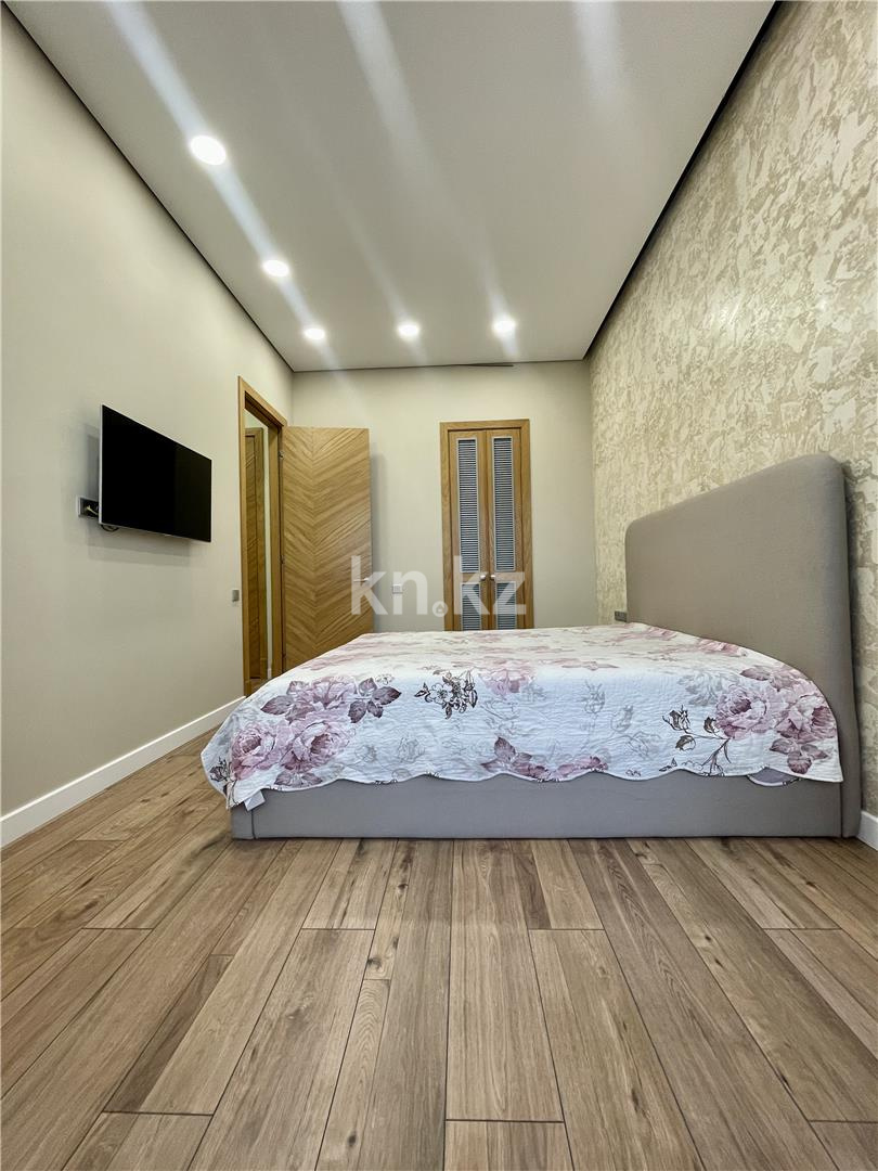 Продажа 3-комнатной квартиры, 82 м², мкр. Гульдер-1, дом  1/4 в Караганде - фото 12