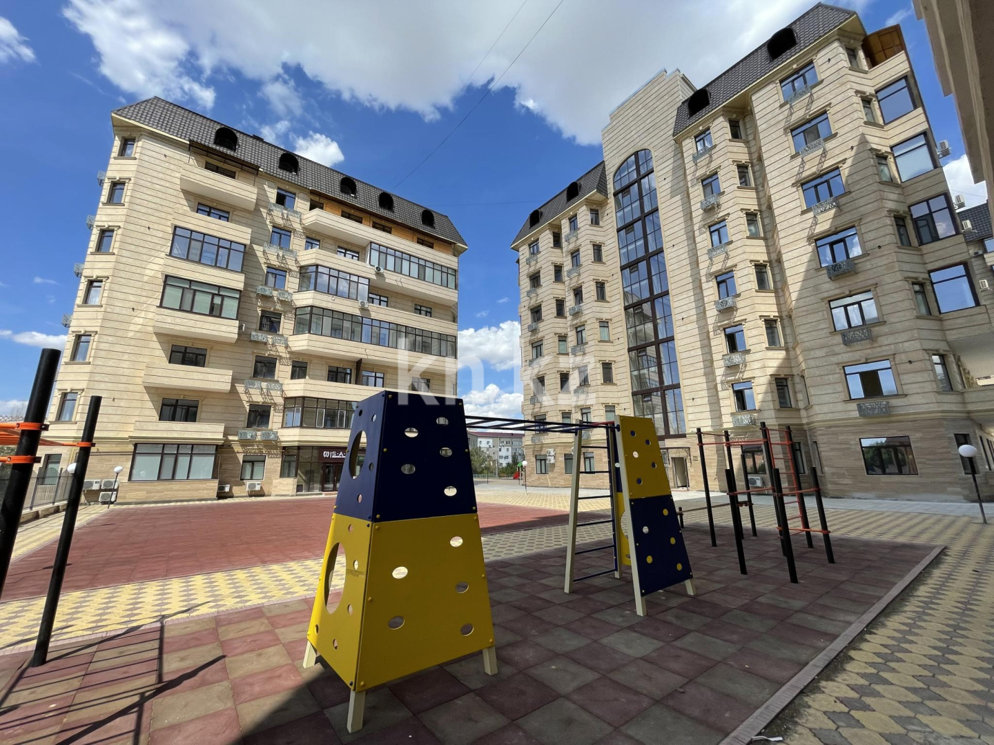 Продажа 5-комнатной квартиры, 191.2 м², ул. Сейфуллина, дом  5в в Атырау - фото 15